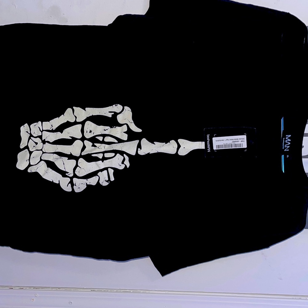 Middle finger skeleton tee - Picture 1 of 2